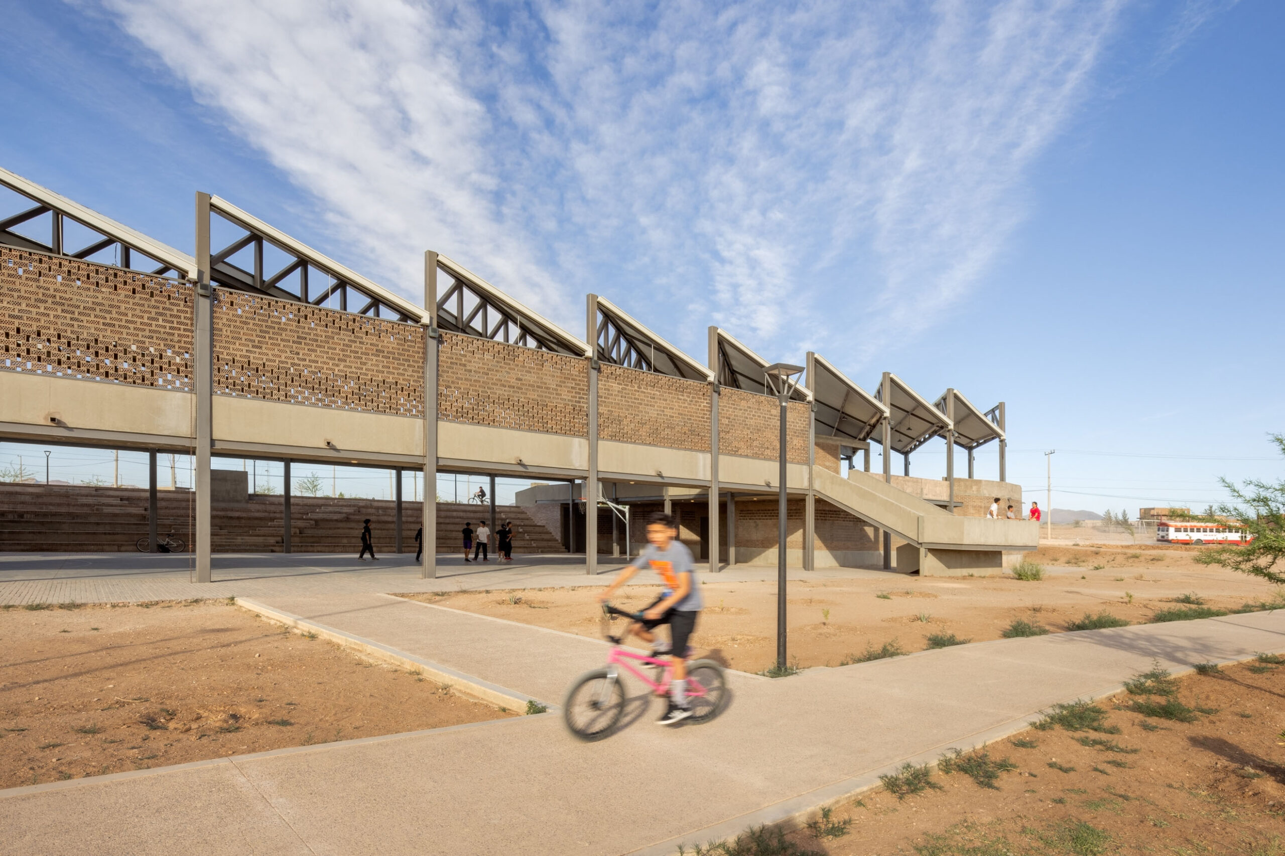 Centro Deportivo en el Desierto de Sonora